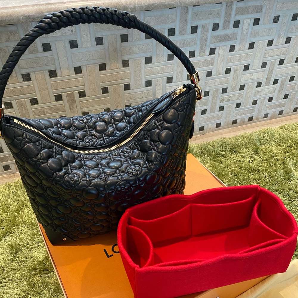 🔥RARE! Louis Vuitton Triangle Softy in Lambskin🔥